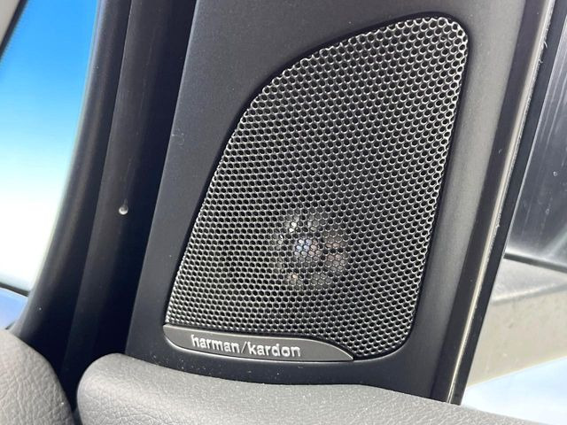 ��harman/kardon�T�E���h�V�X�e��:�I�[�f�B�I��僁�[�J�[����|����v���~�A���X�s�[�J�[�𑕔��B�����̃X�s�[�J�[����A���̗������܂ŕ����鍂�i���ȉ��y�����y���݂��������܂��B