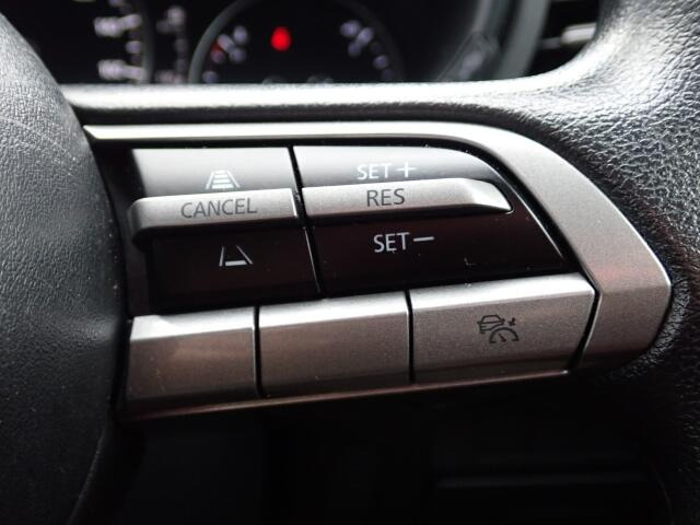 �y�N���[�Y�R���g���[���z�������H�ł̒��������s���y�Ɂ�A�N�Z���y�_���𓥂܂��Ɏԑ������ɕۂ��Ƃ��\�ł��B�O���̎ԗ������m���ĎԊԂ�ۂ悤�ɑ��x���߂��Ă���܂�!!