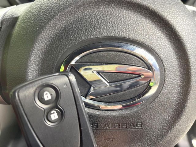 �y�L�[�t���[�V�X�e���z�J�o����|�P�b�g�ɓ��ꂽ�܂܂ł��h�A�̎{���E�������\�ȃX�}�[�g�L�[�𑕔��B�G���W���̃I���E�I�t�����J�M�����o���K�v����������Ƃ��Ă��֗��ł���