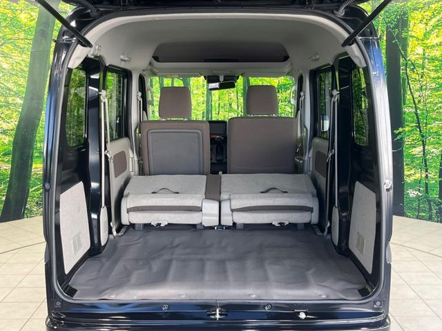 ���i�̂���������ʋ΁A���}���ɏ\���ȉ׎��X�y�[�X���m�ۂ��Ă���܂��B�Z�J���h�V�[�g��|���ƁA�傫�ȉו��̐ύڂ��\�ł���