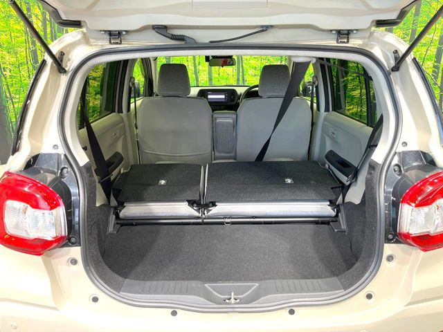 ���i�̂���������ʋ΁A���}���ɏ\���ȉ׎��X�y�[�X���m�ۂ��Ă���܂��B�Z�J���h�V�[�g��|���ƁA�傫�ȉו��̐ύڂ��\�ł���