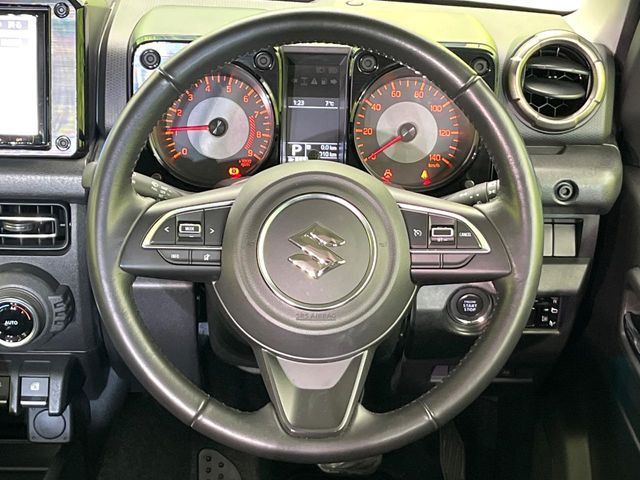 �y�����v�����X�e�A�����O�z�㎿�Ȋv���g�p���邱�ƂŁA��ɂ����������݂ƂĂ��^�]���₷���n���h���ł���