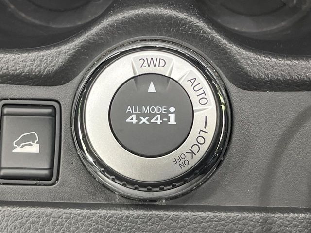 �y�I�[�����[�h4&times;4�z2WD/4WD���[�h����y�ɐ؂�ւ��\�B�R��d����2WD�A�X�^�b�N���ɖ𗧂�LOCK�AAUTO���[�h�ł�4WD�̔z���������Œ������A�H�ʏ󋵂��킸���肵��������T�|�[�g�B