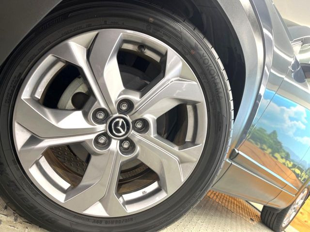 �y����18�C���`�A���~�z�C�[���z�O�ςɃ}�b�`���������A���~�z�C�[���𑕒����Ă���܂��B�e��ЊO�A���~�z�C�[����A�X�^�b�h���X�^�C�����戵�����Ă���܂��B���񂲑��k����������