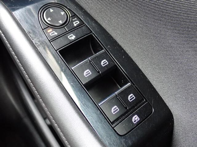 �d���i�[���h�A�~���[�E�p���[�E�B���h�E�������Ă��܂��B