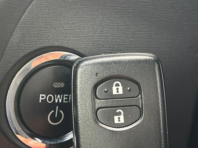 �y�X�}�[�g�L�[�z�J�o����|�P�b�g�ɓ��ꂽ�܂܂ł��h�A�̎{���E�������\�ȃX�}�[�g�L�[�𑕔��B�G���W���̃I���E�I�t�����J�M�����o���K�v����������Ƃ��Ă��֗��ł���