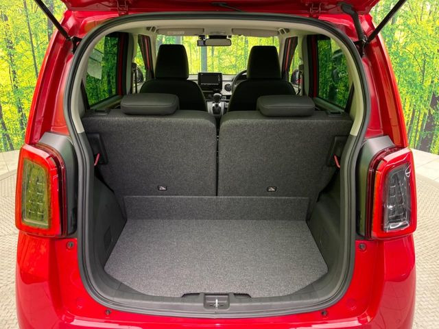 ���i�̂���������ʋ΁A���}���ɏ\���ȉ׎��X�y�[�X���m�ۂ��Ă���܂��B�Z�J���h�V�[�g��|���ƁA�傫�ȉו��̐ύڂ��\�ł���