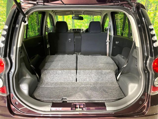 ���i�̂���������ʋ΁A���}���ɏ\���ȉ׎��X�y�[�X���m�ۂ��Ă���܂��B�Z�J���h�V�[�g��|���ƁA�傫�ȉו��̐ύڂ��\�ł���