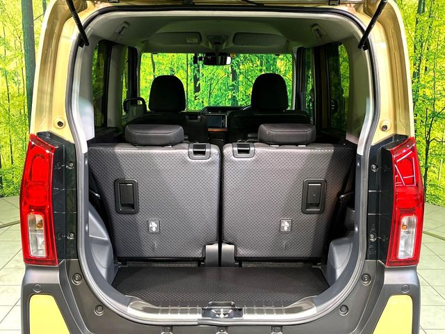 ���i�̂���������ʋ΁A���}���ɏ\���ȉ׎��X�y�[�X���m�ۂ��Ă���܂��B�Z�J���h�V�[�g��|���ƁA�傫�ȉו��̐ύڂ��\�ł���