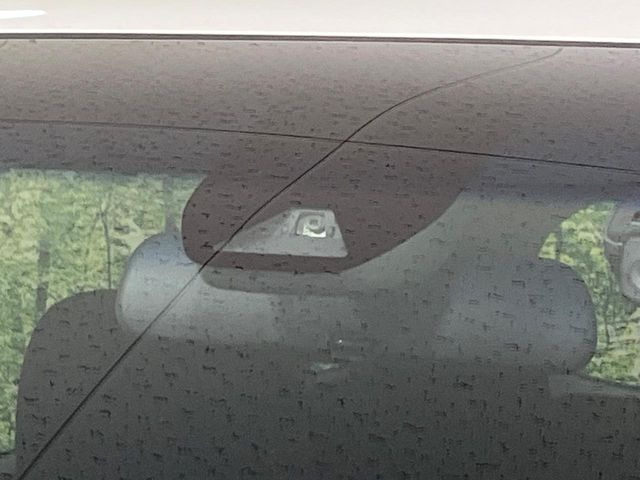 �y�z���_�Z���V���O�z���s���ɑO���̎ԗ�����F�����A�Փ˂������Ȏ��͌x��ƃu���[�L�ŏՓˉ���Ɣ�Q�y�����A�V�X�g�B�����S�Ƀh���C�u�����y���݂��������܂��B