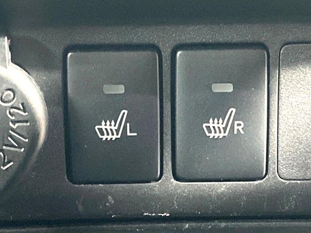 【シートヒーター】寒い日に重宝するシートヒーター!エアコンより早く温まってくれるので寒がりの人も安心ですね♪エアコンの温風は乾燥するから苦手、という方にもをおすすめです。