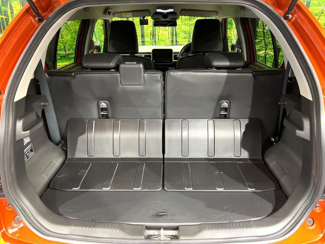 ���i�̂���������ʋ΁A���}���ɏ\���ȉ׎��X�y�[�X���m�ۂ��Ă���܂��B�Z�J���h�V�[�g��|���ƁA�傫�ȉו��̐ύڂ��\�ł���