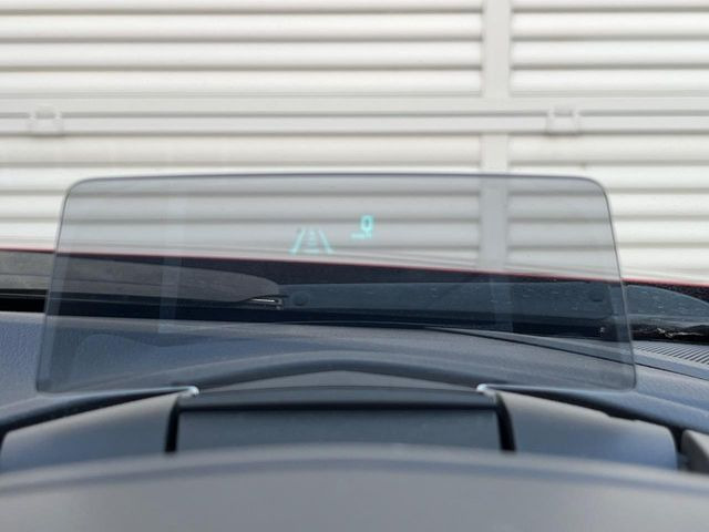 �y�w�b�h�A�b�v�f�B�X�v���C�z���݂̑��x�⑖�s�����f�W�^���\���ŉ^�]�ȑO���̃K���X�ɓ��e!�^�]���A�ڐ������炳���K�v�ȏ����m�F�ł���̂łƂ��Ă��֗��ň��S!