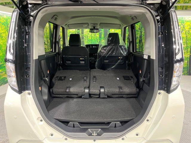 ���i�̂���������ʋ΁A���}���ɏ\���ȉ׎��X�y�[�X���m�ۂ��Ă���܂��B�Z�J���h�V�[�g��|���ƁA�傫�ȉו��̐ύڂ��\�ł���