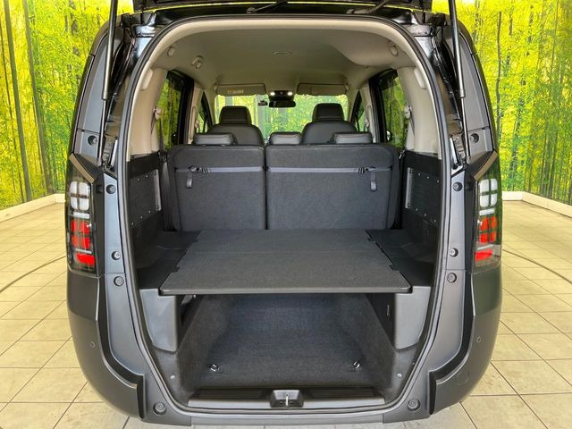 ���i�̂���������ʋ΁A���}���ɏ\���ȉ׎��X�y�[�X���m�ۂ��Ă���܂��B�Z�J���h�V�[�g��|���ƁA�傫�ȉו��̐ύڂ��\�ł���