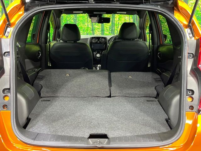 ���i�̂���������ʋ΁A���}���ɏ\���ȉ׎��X�y�[�X���m�ۂ��Ă���܂��B�Z�J���h�V�[�g��|���ƁA�傫�ȉו��̐ύڂ��\�ł���