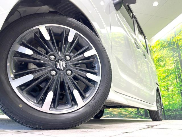 �y����15�C���`�A���~�z�C�[���z�O�ςɃ}�b�`���������A���~�z�C�[���𑕒����Ă���܂��B�e��ЊO�A���~�z�C�[����A�X�^�b�h���X�^�C�����戵�����Ă���܂��B���񂲑��k����������