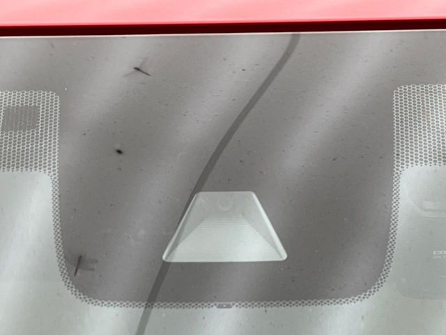 �y�z���_�Z���V���O�z���s���ɑO���̎ԗ�����F�����A�Փ˂������Ȏ��͌x��ƃu���[�L�ŏՓˉ���Ɣ�Q�y�����A�V�X�g�B�����S�Ƀh���C�u�����y���݂��������܂��B