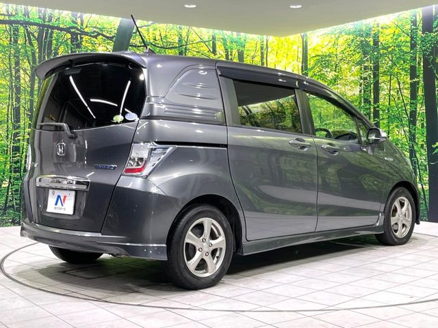 ��D�]�𒸂��Ă���܂��{�f�B�̒e�X�v���b�V���R�[�g���D�]��t���B�ʏ�̃K���X�R�[�g�ƈقȂ�A�ϋv�N��6�N�̖��@���K���X�R�[�e�B���O���A�{�f�B���L���C�ȏ�Ԃɕۂ��Ă���܂��B