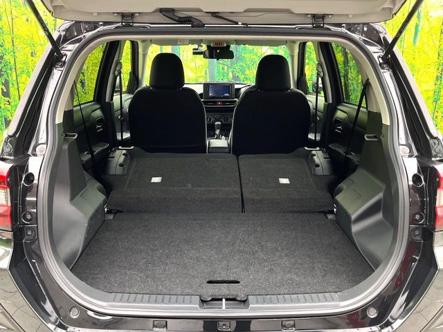 ���i�̂���������ʋ΁A���}���ɏ\���ȉ׎��X�y�[�X���m�ۂ��Ă���܂��B�Z�J���h�V�[�g��|���ƁA�傫�ȉו��̐ύڂ��\�ł���