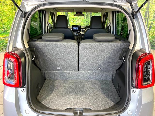 ���i�̂���������ʋ΁A���}���ɏ\���ȉ׎��X�y�[�X���m�ۂ��Ă���܂��B�Z�J���h�V�[�g��|���ƁA�傫�ȉו��̐ύڂ��\�ł���