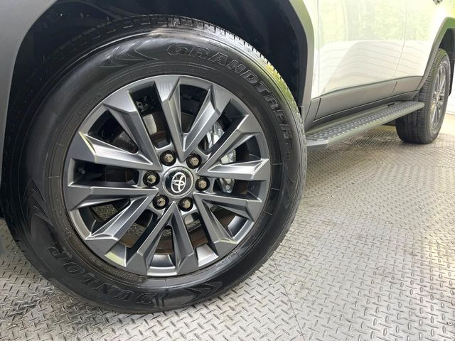 �y����20�C���`�A���~�z�C�[���z�O�ςɃ}�b�`���������A���~�z�C�[���𑕒����Ă���܂��B�e��ЊO�A���~�z�C�[����A�X�^�b�h���X�^�C�����戵�����Ă���܂��B���񂲑��k����������