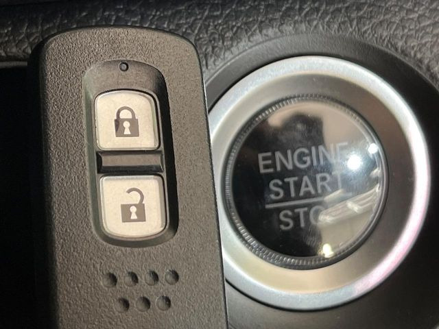 �yHonda�X�}�[�g�L�[�z�J�o����|�P�b�g�ɓ��ꂽ�܂܂ł��h�A�̎{���E�������\�ȃX�}�[�g�L�[�𑕔��B�G���W���̃I���E�I�t�����J�M�����o���K�v����������Ƃ��Ă��֗��ł���