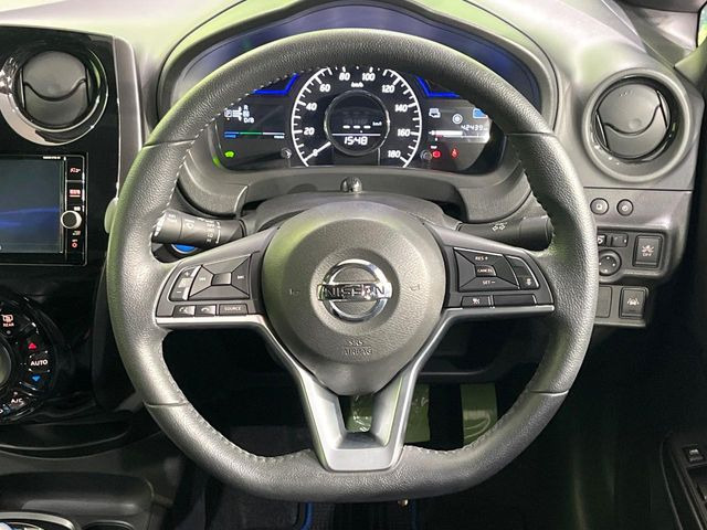 �y�����v�����X�e�A�����O�z�㎿�Ȋv���g�p���邱�ƂŁA��ɂ����������݂ƂĂ��^�]���₷���n���h���ł���