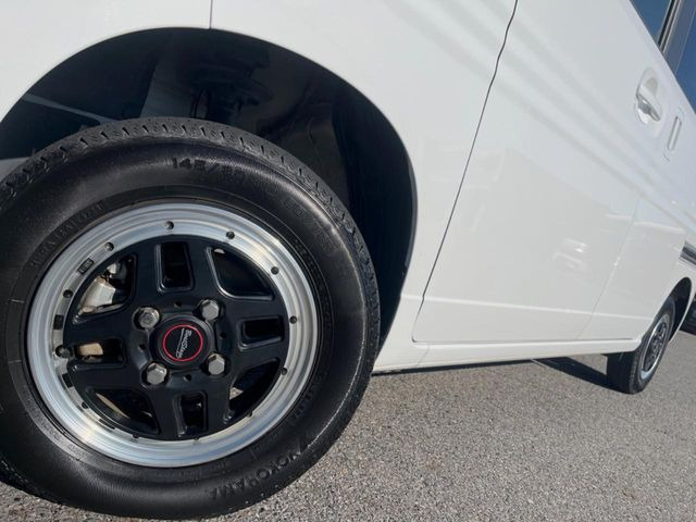 �y12�C���`�A���~�z�C�[���z�O�ςɃ}�b�`�����A���~�z�C�[���𑕒����Ă���܂��B�e��A���~�z�C�[����A�X�^�b�h���X�^�C�����戵�����Ă���܂��B���񂲑��k����������