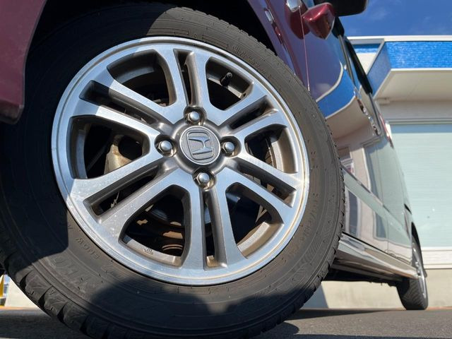 �y����14�C���`�A���~�z�C�[���z�O�ςɃ}�b�`���������A���~�z�C�[���𑕒����Ă���܂��B�e��ЊO�A���~�z�C�[����A�X�^�b�h���X�^�C�����戵�����Ă���܂��B���񂲑��k����������