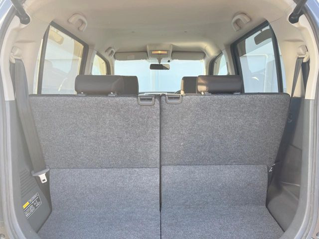 ���i�̂���������ʋ΁A���}���ɏ\���ȉ׎��X�y�[�X���m�ۂ��Ă���܂��B�Z�J���h�V�[�g��|���ƁA�傫�ȉו��̐ύڂ��\�ł���