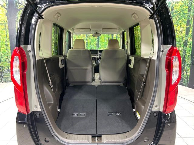 ���i�̂���������ʋ΁A���}���ɏ\���ȉ׎��X�y�[�X���m�ۂ��Ă���܂��B�Z�J���h�V�[�g��|���ƁA�傫�ȉו��̐ύڂ��\�ł���