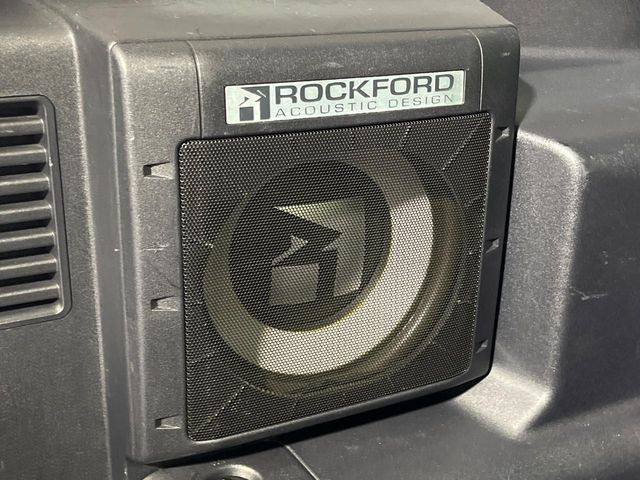 �yROCKFORD�T�E���h�V�X�e���z���[�J�[�I�v�V�����̍��i�ʃT�E���h�V�X�e���𓋍ځB��p�̃`���[�j���O���{���ꂽ�召�l�X�ȃX�s�[�J�[����ǎ��ȃT�E���h���t�ł��A�Տꊴ���ӂ�鉹����Ԃ����o���܂��B