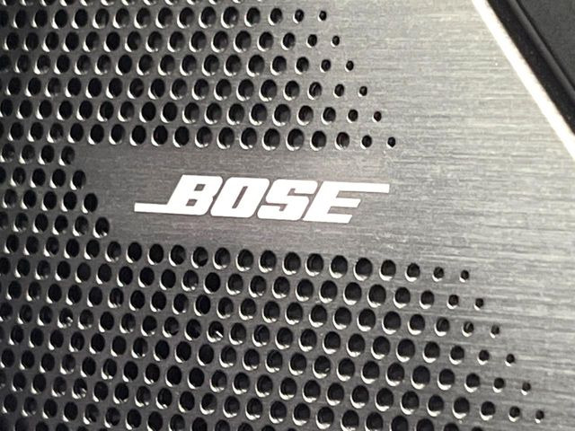 �yBOSE�T�E���h�V�X�e���z���[�J�[�I�v�V�����̍��i�ʃT�E���h�V�X�e���𓋍ځB��p�̃`���[�j���O���{���ꂽ�召�l�X�ȃX�s�[�J�[����ǎ��ȃT�E���h���t�ł��A�Տꊴ���ӂ�鉹����Ԃ����o���܂��B