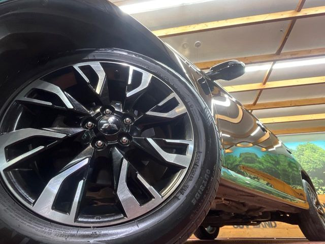 �y����18�C���`�A���~�z�C�[���z�O�ςɃ}�b�`���������A���~�z�C�[���𑕒����Ă���܂��B�e��ЊO�A���~�z�C�[����A�X�^�b�h���X�^�C�����戵�����Ă���܂��B���񂲑��k����������