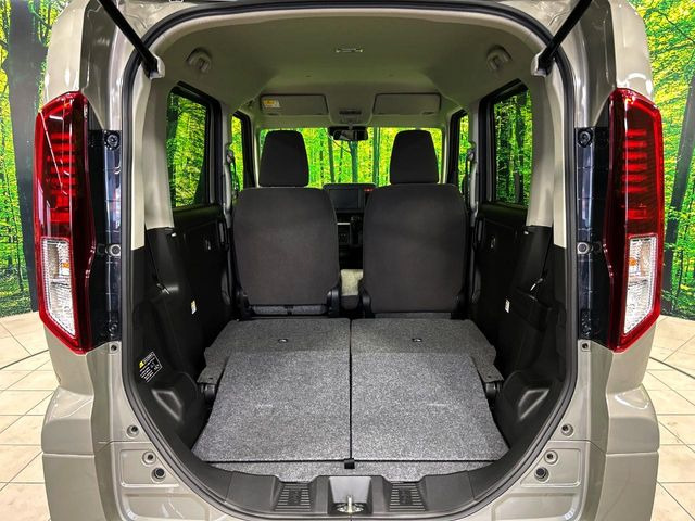 ���i�̂���������ʋ΁A���}���ɏ\���ȉ׎��X�y�[�X���m�ۂ��Ă���܂��B�Z�J���h�V�[�g��|���ƁA�傫�ȉו��̐ύڂ��\�ł���