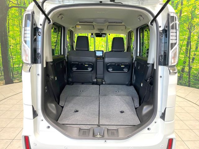 ���i�̂���������ʋ΁A���}���ɏ\���ȉ׎��X�y�[�X���m�ۂ��Ă���܂��B�Z�J���h�V�[�g��|���ƁA�傫�ȉו��̐ύڂ��\�ł���