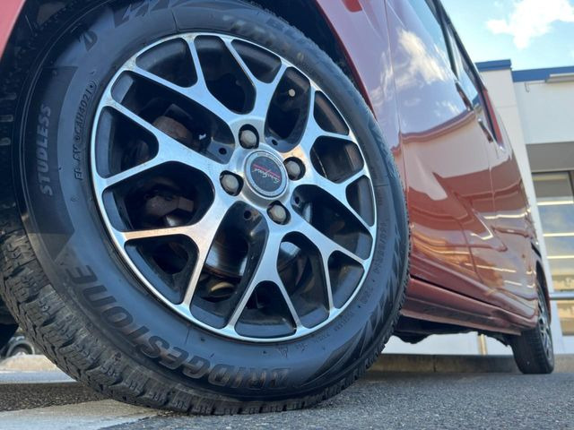 �y14�C���`�A���~�z�C�[���z�O�ςɃ}�b�`�����A���~�z�C�[���𑕒����Ă���܂��B�e��A���~�z�C�[����A�X�^�b�h���X�^�C�����戵�����Ă���܂��B���񂲑��k����������