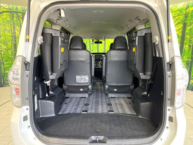 ���i�̂���������ʋ΁A���}���ɏ\���ȉ׎��X�y�[�X���m�ۂ��Ă���܂��B�Z�J���h�V�[�g��|���ƁA�傫�ȉו��̐ύڂ��\�ł���