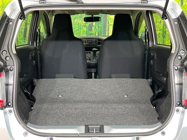 ���i�̂���������ʋ΁A���}���ɏ\���ȉ׎��X�y�[�X���m�ۂ��Ă���܂��B�Z�J���h�V�[�g��|���ƁA�傫�ȉו��̐ύڂ��\�ł���