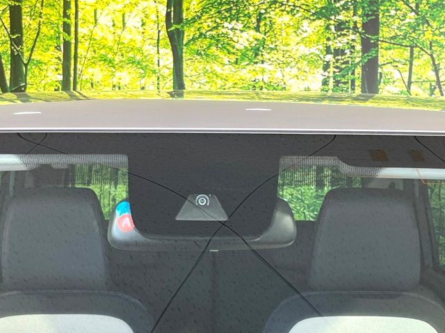 �y�z���_�Z���V���O�z���s���ɑO���̎ԗ�����F�����A�Փ˂������Ȏ��͌x��ƃu���[�L�ŏՓˉ���Ɣ�Q�y�����A�V�X�g�B�����S�Ƀh���C�u�����y���݂��������܂��B