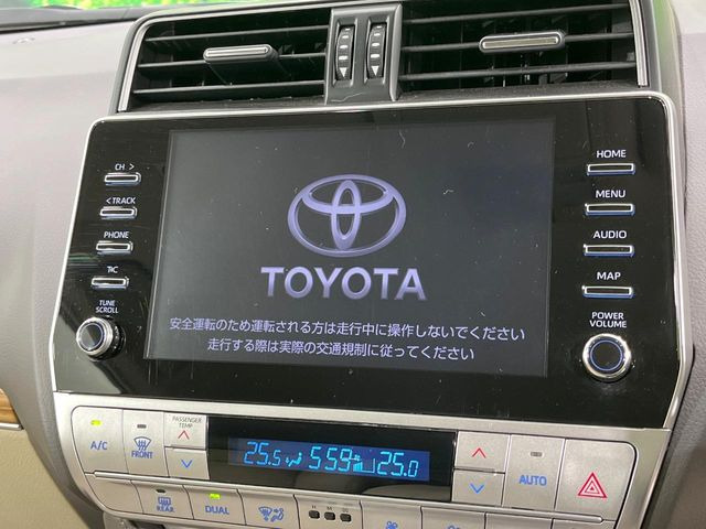 【メーカー純正ナビ】インテリアに溶け込むスタイリッシュな「専用設計」メーカーナビを装備♪視認性や操作性など基本性能にも優れ、より上質なカーライフをお楽しみいただけます。