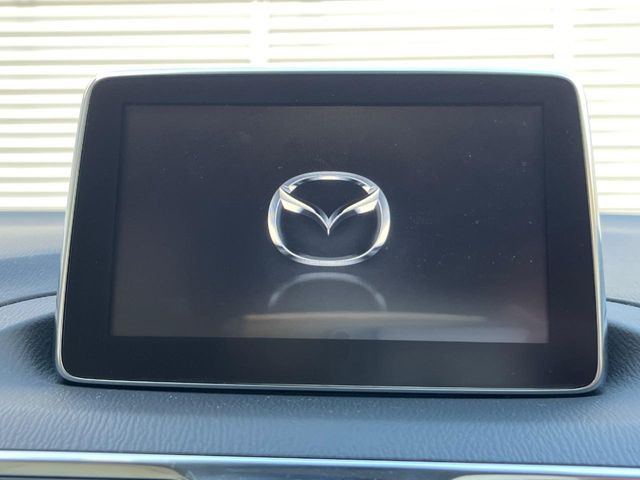 �y�}�c�_�R�l�N�g�z�ԓ��̕��͋C�Ƀ}�b�`������^�̃f�B�X�v���C�B�X�}�z�ڑ��ł̃i�r�g�p��Bluetooth�Đ����A�l�X�ȋ@�\���y���߂܂��B�����I�ȃ_�C�������삪�\�ŁA�g��������ǍD�ł��B