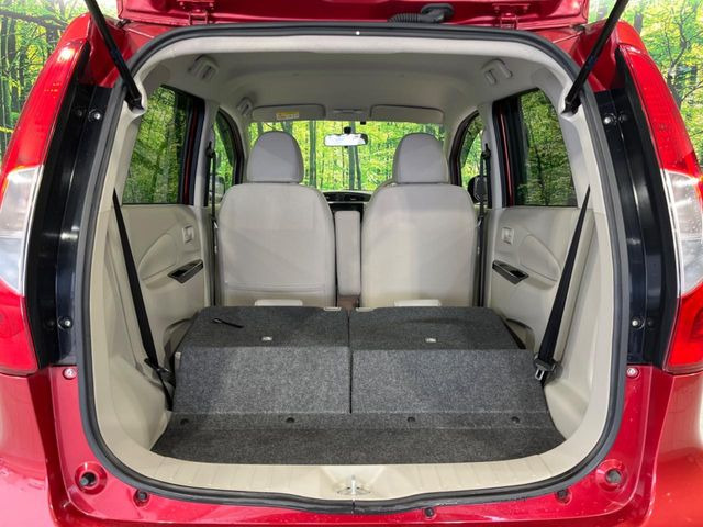 ���i�̂���������ʋ΁A���}���ɏ\���ȉ׎��X�y�[�X���m�ۂ��Ă���܂��B�Z�J���h�V�[�g��|���ƁA�傫�ȉו��̐ύڂ��\�ł���