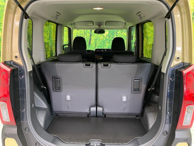 ���i�̂���������ʋ΁A���}���ɏ\���ȉ׎��X�y�[�X���m�ۂ��Ă���܂��B�Z�J���h�V�[�g��|���ƁA�傫�ȉו��̐ύڂ��\�ł���