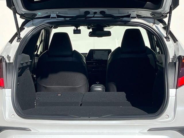 ���i�̂���������ʋ΁A���}���ɏ\���ȉ׎��X�y�[�X���m�ۂ��Ă���܂��B�Z�J���h�V�[�g��|���ƁA�傫�ȉו��̐ύڂ��\�ł���