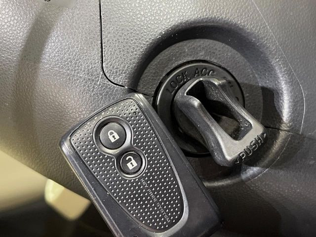 �y�L�[�t���[�V�X�e���z�J�o����|�P�b�g�ɓ��ꂽ�܂܂ł��h�A�̎{���E�������\�ȃX�}�[�g�L�[�𑕔��B�G���W���̃I���E�I�t�����J�M�����o���K�v����������Ƃ��Ă��֗��ł���