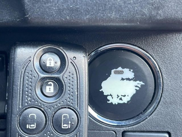 �y�L�[�t���[�V�X�e���z�J�o����|�P�b�g�ɓ��ꂽ�܂܂ł��h�A�̎{���E�������\�ȃX�}�[�g�L�[�𑕔��B�G���W���̃I���E�I�t�����J�M�����o���K�v����������Ƃ��Ă��֗��ł���