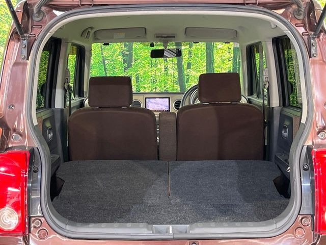 ���i�̂���������ʋ΁A���}���ɏ\���ȉ׎��X�y�[�X���m�ۂ��Ă���܂��B�Z�J���h�V�[�g��|���ƁA�傫�ȉו��̐ύڂ��\�ł���