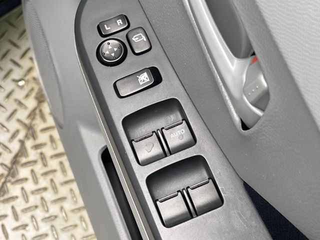 �y�d���i�[�~���[�z�T�C�h�~���[�͓d���i�[���ƂȂ��Ă���A�������ԏ�ł��L�Y�������X�N��}�����܂��B